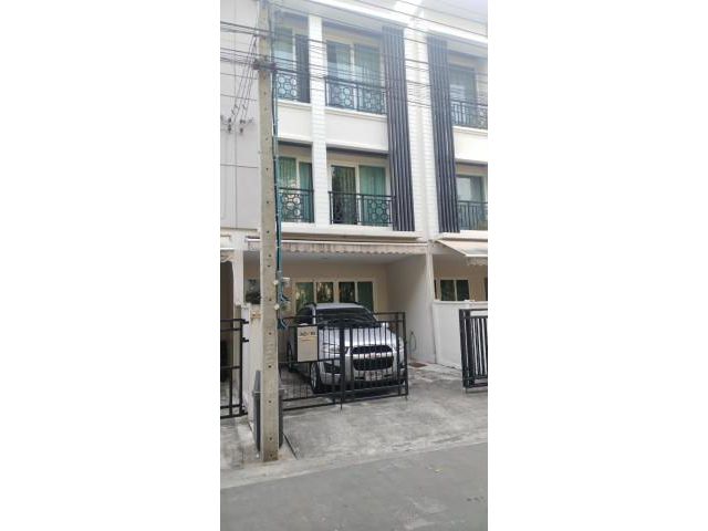 Code.A2835 บ้านกลางเมืองพระรามเก้า มอเตอร์เวย์  รายละเอียด ให้เช่าทาวน์โฮม 3 ชั้นสภาพใหม่ ยังไม่ได้เ