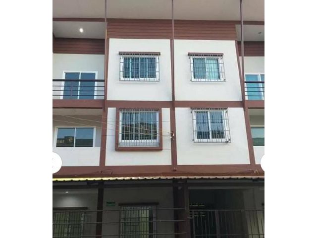 ให้เทาวน์โฮม 3 ชั้น หมู่บ้านเมืองทองการ์เด้นท์