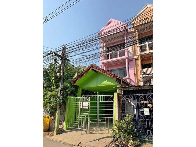 ขายให้เช่า ทาวน์เฮ้าส์ใกล้ สถานีBTSพหลโยธิน59 เนื้อที่  27ตรว 6นอน 4น้ำ15,000ต่อเดือน ขาย 4.5 ล้าน       ติดต่อคุณ สมศัก