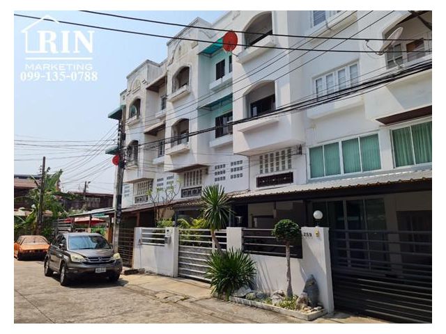 ทาวน์เฮ้าส์ 3.5 ชั้น 24 ตร.ว. หมู่บ้านบ้านปิ่นเกล้า