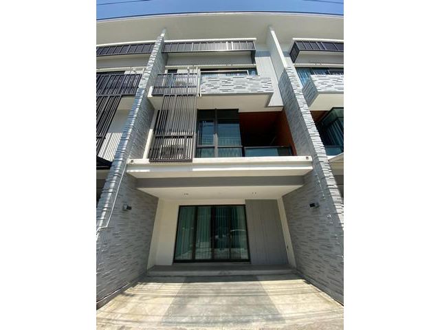 ให้เช่าทาวน์โฮม 3ชั้น ย่านบางนา เหมาะทำโฮมออฟฟิศ