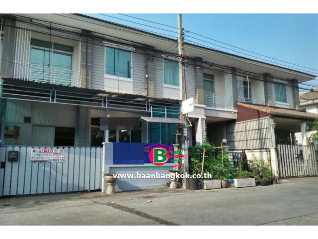 ทาวน์เฮาส์ 2 ชั้น โครงการ รื่นฤดี 5 เนื้อที่ 21 ตรว. มี 3 ห้องนอน 2 ห้องน้ำ ถนนหทัยราษฎร์ เขตคลองสามวา