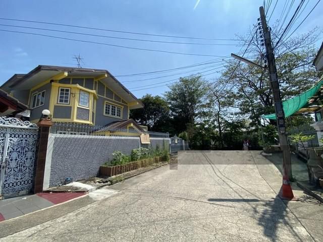 ให้เช่าบ้าน 100 ตรว. ลาดพร้าววังหิน53 จอดรถหลายคัน