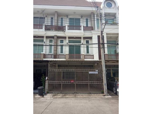 ให้เช่าtownhome 3ชั้น ทำเลดี ติดถนนเลียบด่วน ปากซอยนวลจันทร์ ถนนโครงการกว้าง เหมาะทำออฟฟิศ
