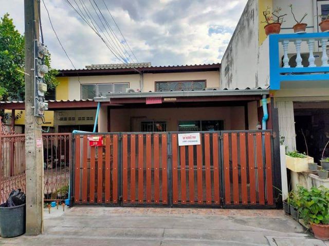หมู่บ้านประชานิเวศน์ 3  จ.นนทบุรี 21ตรว. 2ชั้น 3 ห้องนอน 1 ห้องน้ำ  แถมแอร์3ตัว  (ติดข้างล่าง1  ห้อนนอนข้างบน 2 ) ขาย 2,