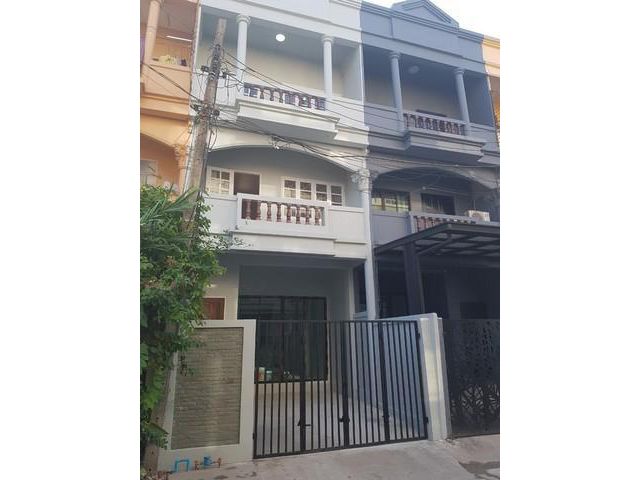 ให้เช่าและขายทาวน์โฮม 3 ชั้นเสนานิคม1 แยก 26