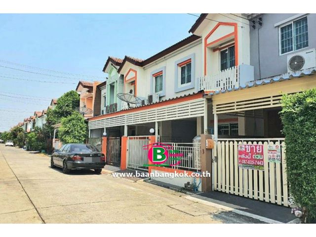 ทาวน์เฮาส์ 2 ชั้น โครงการ ไลโอ 3 วงแหวนฯ-รามอินทรา เนื้อที่ 17.1 ตรว. มี 3 ห้องนอน 2 ห้องน้ำ ถนนกาญจนาภิเษก เขตคันนายาว