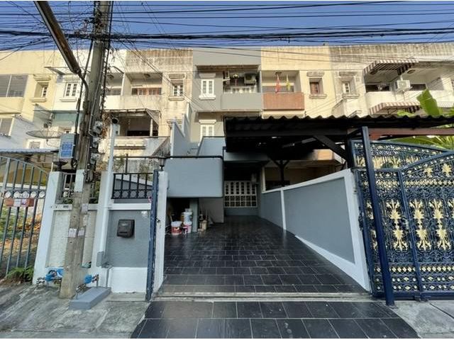 ให้เช่า ทาวน์โฮมรัชดาสุทธิสาร ถ.สุทธิสารแยก 1 มี 5 ห้องนอน ใกล้ MRT สุทธิสาร รับสัตว์เลี้ยง