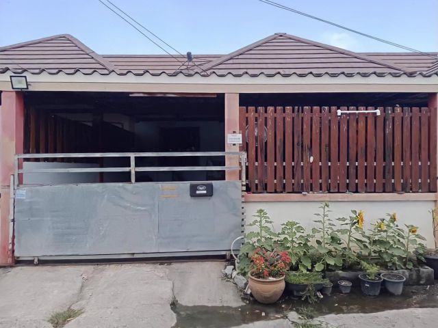 ขายทาวน์เฮ้าส์ หมู่บ้านทองรุ่งโรจน์ (พนัสนิคม)