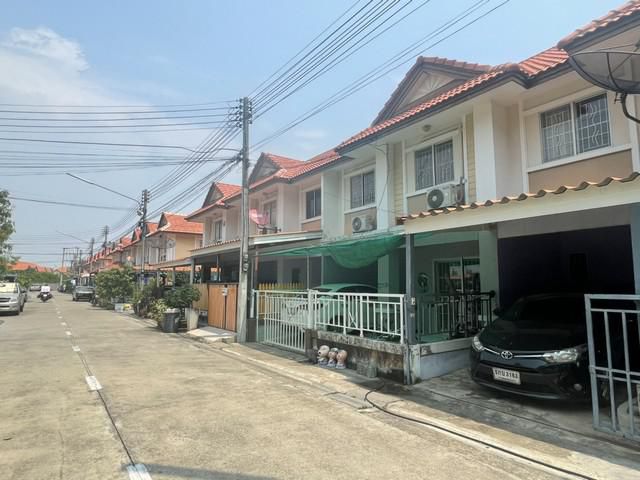 ทาวน์เฮ้า 2 ชั้น เนื้อที่ 18 ตรว. พฤกษา42