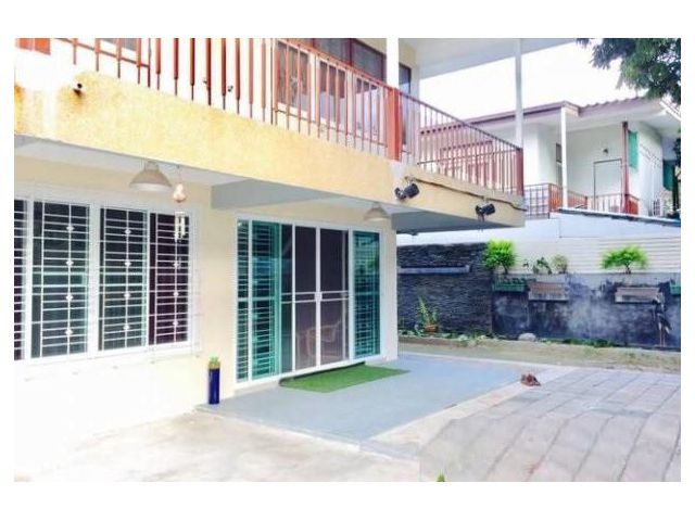 PB394 ให้เช่าบ้านเดี่ยว 2 ชั้น 3 ห้องนอน 2 ห้องน้ำ หมู่บ้าน ต.รวมโชค ถนนโชคชัย4