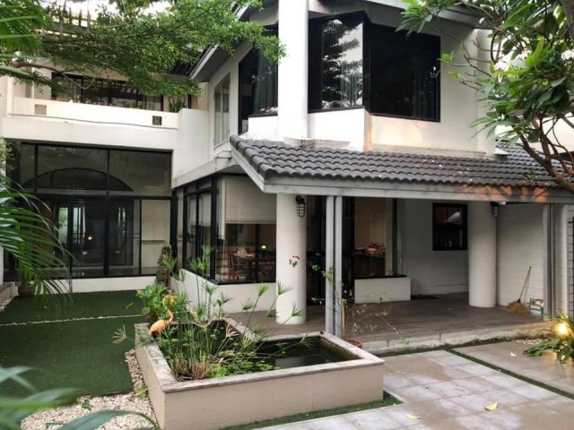 ให้เช่าบ้านเดี่ยว ซอยเย็นอากาศ เขตยานนาวา ใกล้MRTลุมพินี เนื้อที่ 100ตรว 300ตรม 3นอน 3น้ำ จอดรถ 2คัน  อยู่อาศัยเท่านั้น