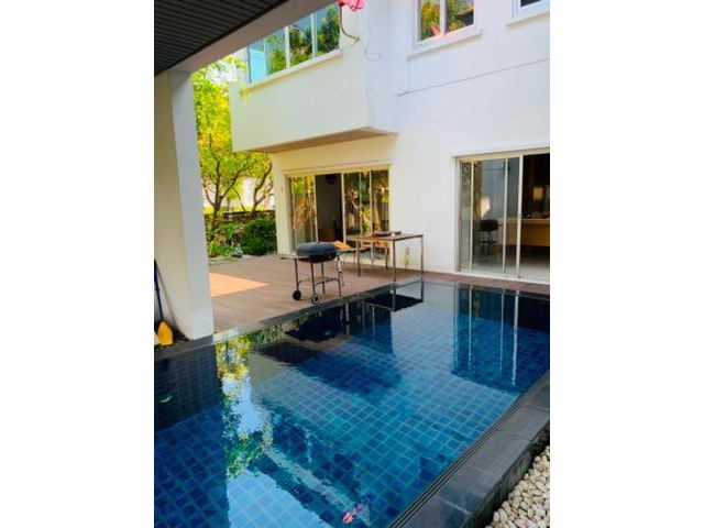 ให้เช่าบ้านเดี่ยว 2 ชั้น 6 ห้องนอน พร้อมสระว่ายน้ำย่านพัฒนาการ เฟอร์นิเจอร์ครบ หมู่บ้านโนเบิล ทารา พ้ฒนาการ