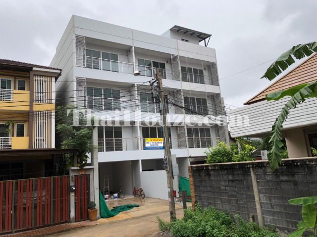 ขายอาคารพาณิชย์ 3.5 ชั้น สร้างใหม่ ซอยพหลโยธิน 24 แยก 2-1-2