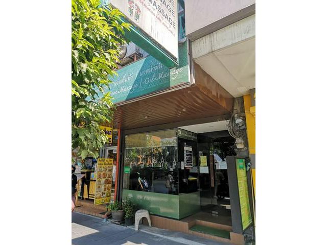 เซ้งร้านนวด ริมถนนสุขมวิท ซอย สุขุมวิท 33 ใกล์ BTS พร้อมพงศ์ ตึก 4ชั้นครึ่ง ทำเลดี     ติดต่อคุณ สมศักดิ์ Tel: 098268616