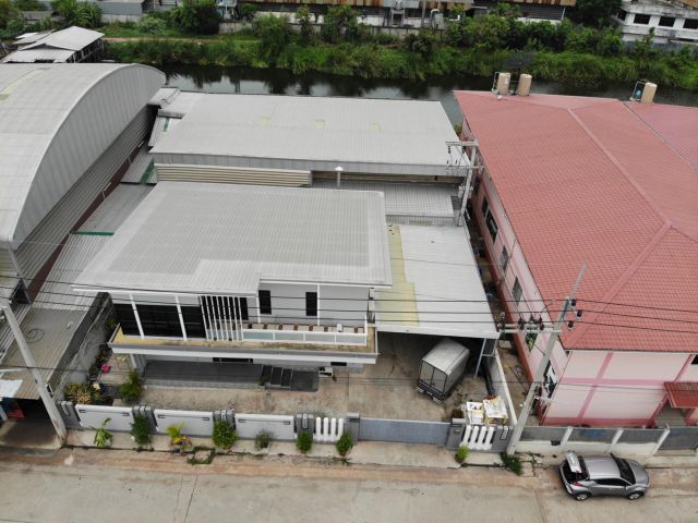 S058 ขายโรงงานพร้อมบ้านเดี่ยว  พื้นที่ใช้สอยรวม 899 ตร.ม. ราคา 12 ล้าน ใกล้เซ็นทรัลมหาชัยเพียง 3.6 กม.