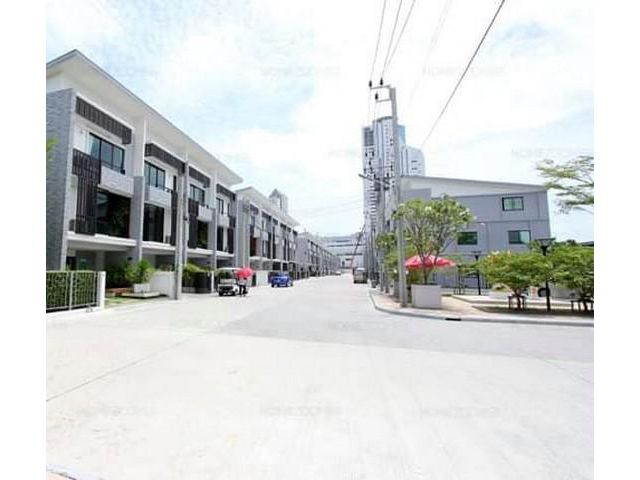 ให้เช่าทาวน์โฮม ย่านบางนา ใกล้เมกะ บางนา