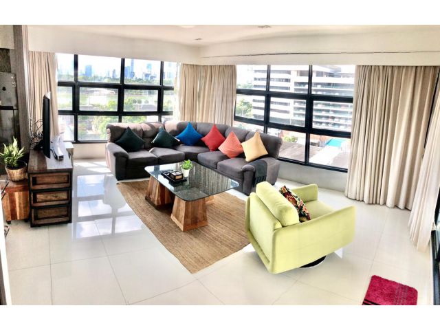 ให้เช่าห้องหรู เพนท์เฮาส์ ในโรงแรม 4 ดาว ใจกลางเมือง วิวทะเลสาปสวยสุดๆๆยามกลางคืน