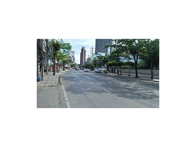 ขายที่ดินพร้อมบ้านเดี่ยวเก่า พระโขนงแวดล้อมบ้านและคอนโดหรูใกล้แอร์พอรต์ลิงค์รามคำแหง