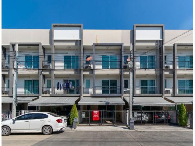 รหัสทรัพย์ B4423 ให้เช่าและขาย ทาวน์โฮม 3 ชั้น บ้านกลางเมืองสุขุมวิท 77 ใกล้รถไฟฟ้า BTS อ่อนนุช