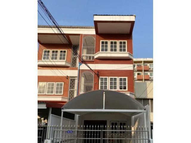 รหัสทรัพย์ B4457 ให้เช่าทาวน์เฮ้าส์ 3 ชั้น ซอยลาดพร้าว29 ห่างจากถนนใหญ่เพียง 150 เมตร  พร้อมเฟอร์
