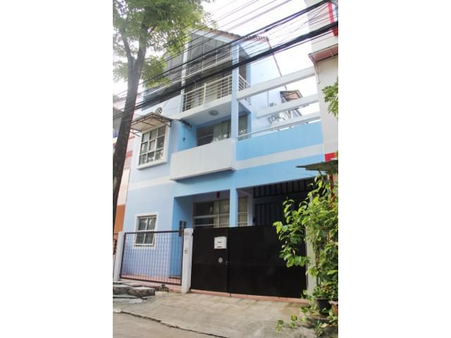 รหัสทรัพย์ B4449 ให้เช่าทาวน์โฮม 3 ชั้น ถนนแจ้งวัฒนะ เมืองทองธานี