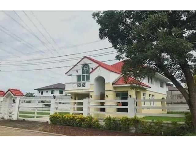 ให้เช่าบ้านเดี่ยว บารเมษฐ์ ซอยเฉลิมพระเกียรติ ย่านสวนหลวง ร9  190ตรว 3นอน 3น้ำ 50,000ต่อเดือน       ติดต่อคุณ สมศักดิ์ T