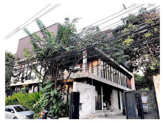 ให้เช่าอาคารสำนักงาน 2 หลัง รัชดาเป็นตึกปูนเปลือยสไตลอฟท์ 2 หลัง   พื้นที่ 231 ตรวใช้สอย  1,000 ตรม มีลิฟท์ จอดรถ ได้ 8
