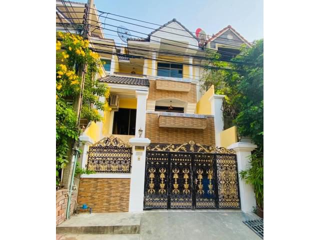 รหัสทรัพย์ B4505 ให้เช่าทาวน์โฮม 4 ชั้น มบ.รอยัลนครินทร์วิลล่า สุขุมวิท 77 อ่อนนุช 46