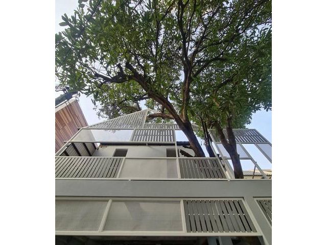 ให้เช่าทาวน์โฮม 2 ชั้น บ้านใหม่ไม่เคยอยู่ ย่านสุขุมวิท สุขุมวิท49 รีโนเวทใหม่ทั้งหมด  ใกล้BTSพร้อมพงษ์และทองหล่อ