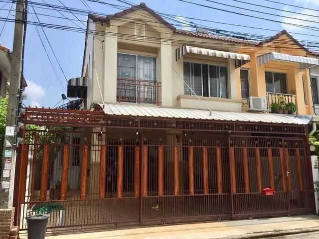 ให้เช่าทาวน์เฮ้าส์ 2ชั้นหลังมุม สายไหม ซอย33 ถนนสายไหม  เนื้อที่ 32ตรว 3นอน 2น้ำ 2ที่จอดรถ      ติดต่อคุณ สมศักดิ์ Tel: