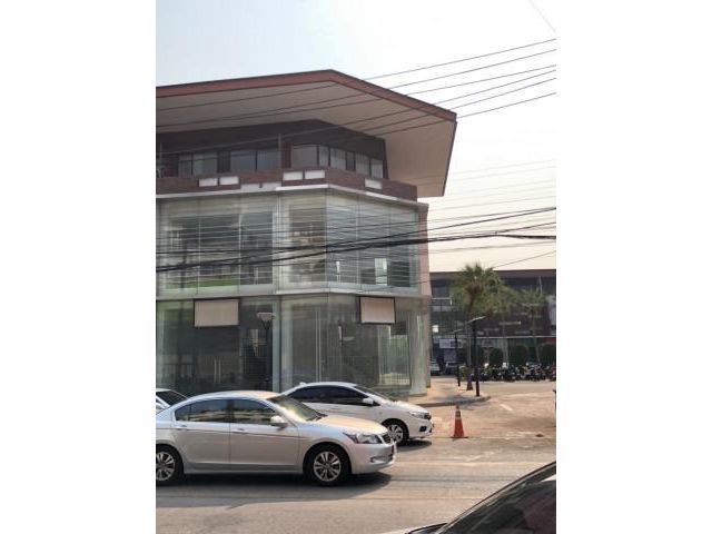 ขายอาคารพาณิชย์ ห้องมุม สุโขทัยอเวนิวส์ ทางรถผ่าน ใกล้ทางด่วน ใกล้ปั้มปตท