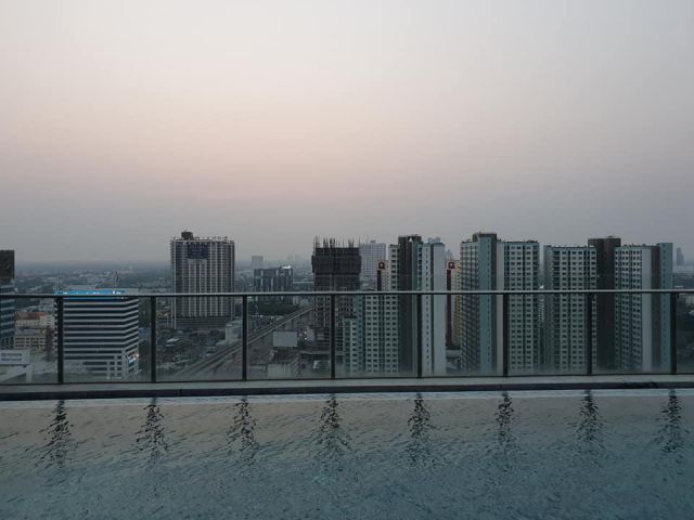 The Hotel Serviced Condo (เดอะโฮเทล เซอร์วิส คอนโด)  คอนโดมิเนียม  High Rise ตั้งอยู่บน ถนน รัตนาธิเบศร์ แล้วเสร็จในป
