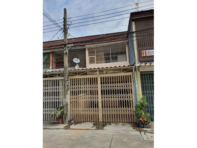 U1055 ให้เช่าทาวน์เฮ้าส์ 2 ชั้น บ้านสร้างเอง ซอยอุดมสุข 33 ทำเลดีเดินทางสะดวก ใกล้ห้างและ BTS อุดมสุข เฟอร์มีบางส่วน