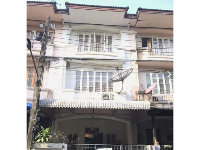 U1060 ให้เช่าทาวน์เฮ้าส์ 3 ชั้นครึ่ง พร้อมอยู่ หมู่บ้านสรานนท์ ลาดพร้าว101 แยก50 บ้านมีเฟอร์ครบ ทำเลดีเดินทางสะดวก ใกล้ห