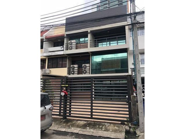 ให้เช่าทาวน์เฮ้าส์ 3ชั้น ซอยสุขุมวิท26