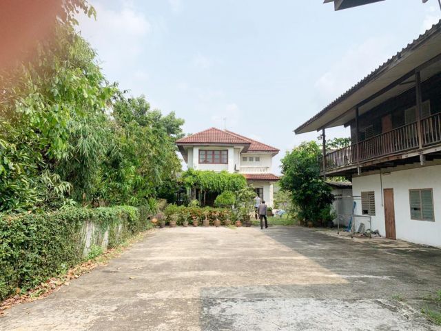 ขายที่ดินพร้อมบ้าน 1-0-7 ไร่ ถ.นวมินทร์ 74-3-8-8 คันนายาว - 05590