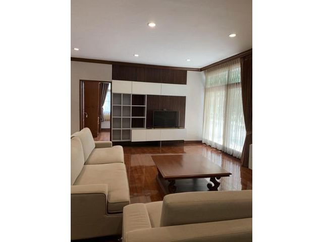 ให้เช่าบ้านเดี่ยว 2 ชั้น ย่านสุขุมวิท ซอยเอกมัย 26 สไตล์วินเทจ มีสวนหน้าบ้านร่มรื่น พร้อมเข้าอยู่