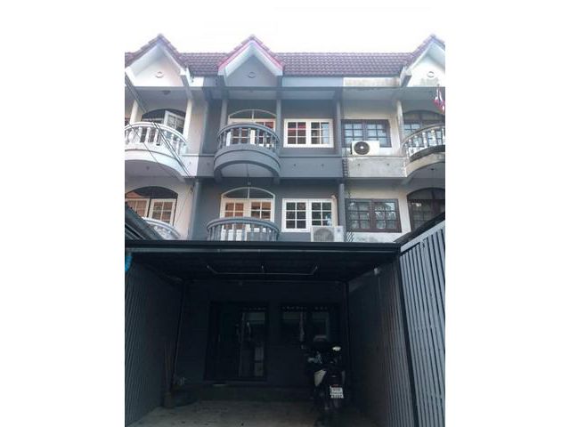 ให้เช่าทาวน์โฮม 3 ชั้น บ้านรีโนเวทใหม่ทั้ง ซอยรามคำแหง 52 ใกล้ถนนรามคำแหง ใกล้แยกลำสาลี