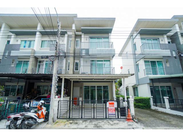 ขาย ทาวน์โฮมหลังริม Town Avenue พระราม 9