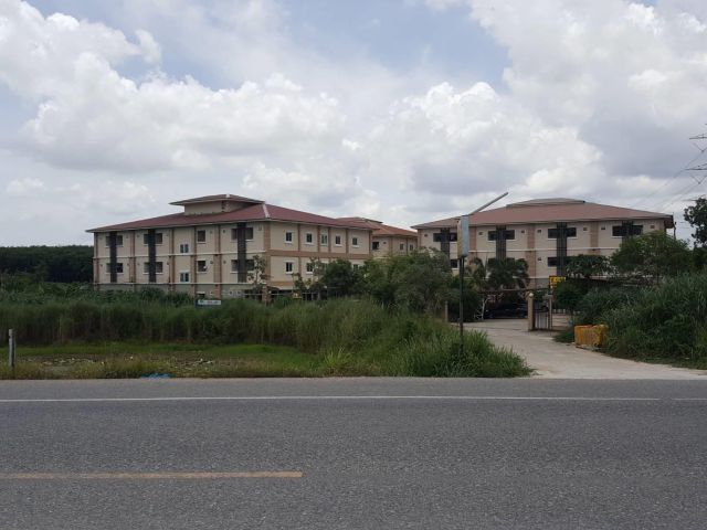 ขายที่ดิน 2.5 ไร่ พร้อมอพาร์ทเมนต์ 3 ตึก 132 ห้อง  ปลวกแดง ระยอง ทำเลดี มีคนเช่าตลอด