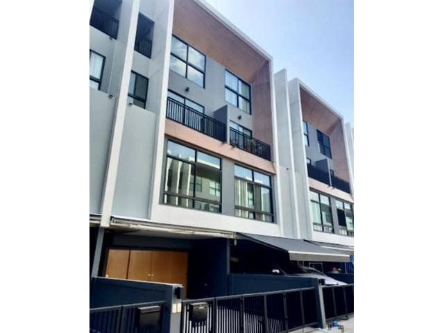 PB428 ให้เช่าทาวน์โฮม 3.5 ชั้น ย่านพัฒนาการ โครงการArden Pattanakarn20 พร้อมเฟอร์นิเจอร์