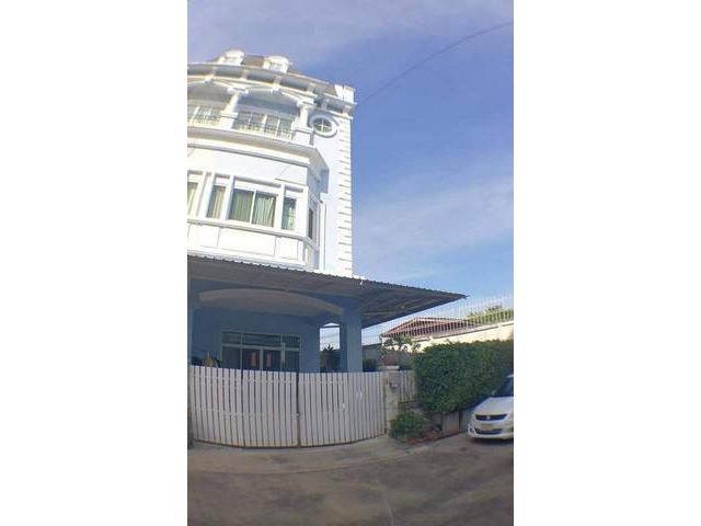 ถูกมาก ทาวน์โฮมหลังริม ยูโรเปี้ยนทาวน์ ลาดกระบัง