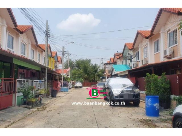 ทาวน์เฮาส์2ชั้น โครงการ พฤกษา 30/2 เนื้อที่ 16.1 ตรว. มี 3 นอน 2 น้ำ ถ.กาญจนาภิเษก บางบัวทอง นนทบุรี