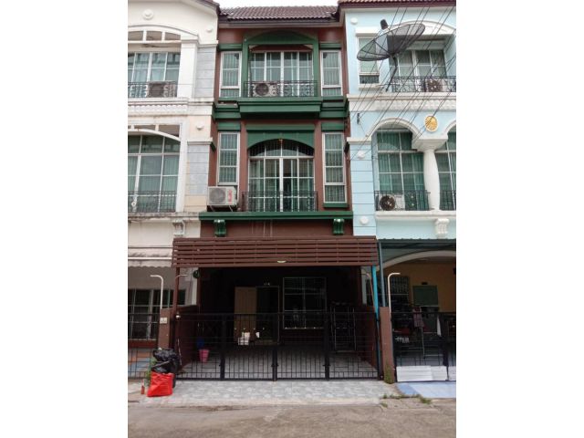 ให้เช่าทาวน์โฮม บ้านกลางเมืองโชคชัย4 พื้นที่ 21ตรว 185ตรม 3นอน 4น้ำ แอร์ 5ตัว จอดรถ 2 คัน พร้อมเฟอร์      ติดต่อคุณ สมศั
