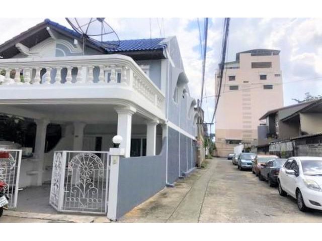 ให้เช่าทาวน์โฮม 2 ชั้น ซอยสิทธิปัญญา ย่านสุทธิสาร