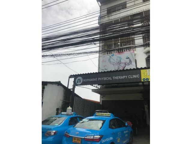 ให้เช่าตึกแถว 4 ชั้นครึ่ง ติดถนนศรีนครินทร์ ห่างจากแยกเทพารักษ์ 100 เมตร.