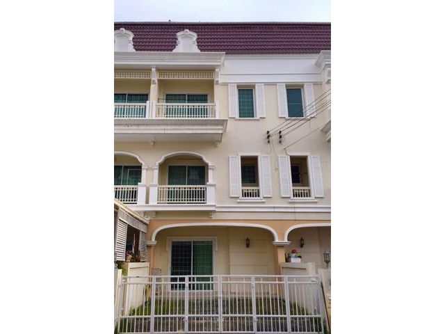 ขายทาวน์โฮม3ชั้น  ใกล้สาทร ใกล้ BTSบางหว้า 19ตรว 167ตรม 3นอน 3น้ำ จอดรถ 2คัน หันหน้าทิศเหนือ      ติดต่อคุณ สมศักดิ์ Tel