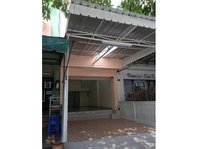 ให้เช่าอาคารพาณิชย์ 4.5 ชั้น ริมถนนลาดปลาเค้า