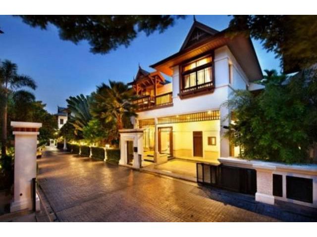 RENT บ้านหรูพร้อมสระส่วนตัว ย่านสาทร สีลม